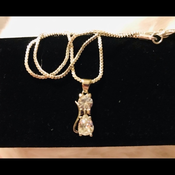 Cubic Zirconia Cat Shaped Pendant &Silver BoxChain - Picture 2 of 3